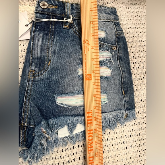 NWT KanCan Denim Shorts High Rise Light Color Thread Detail Fray Hem; Size 1/24 - Picture 10 of 11